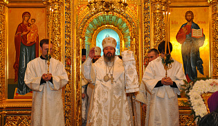 Видеосюжет: Рождественское богослужение в Казанском кафедральном соборе города Элисты
