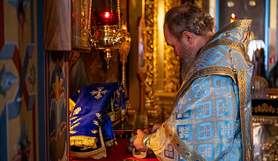 В праздник Покрова архиепископ Юстиниан совершил Литургию в Казанском соборе Элисты 