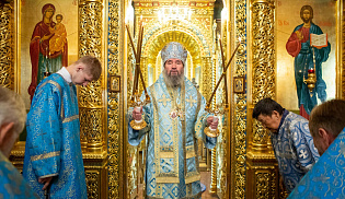 В праздник Покрова архиепископ Юстиниан совершил Литургию в Казанском соборе Элисты 