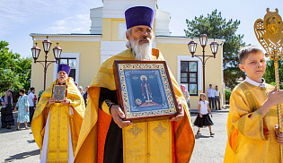 В День Крещения Руси архиепископ Юстиниан совершил Божественную литургию в Казанском соборе Элисты 