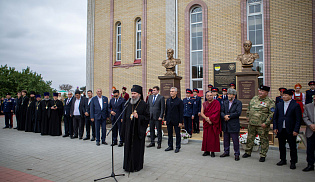 В Городовиковске открыли памятники Николаю II и цесаревичу Алексею