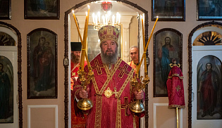 Архиепископ Юстиниан совершил вечернее богослужение в Крестовоздвиженском храме Элисты