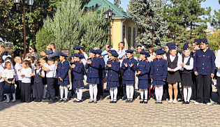 В Элисте состоялось торжественное построение учащихся казачьих классов в честь праздника Покрова Пресвятой Богородицы