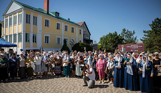В Элисте состоялись торжества в честь 80-летия Явления Христа Спасителя