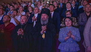 В Элисте состоялся концерт Хора Сретенского монастыря