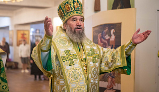 В день преставления Сергия Радонежского архиепископ Юстиниан совершил Литургию в Софийском храме Элисты