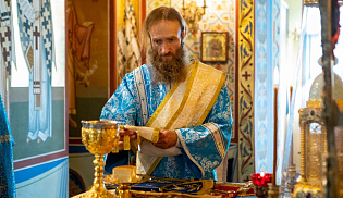 В праздник Покрова архиепископ Юстиниан совершил Литургию в Казанском соборе Элисты 