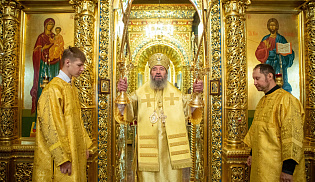 Архиепископ Юстиниан совершил Литургию в Казанском соборе Элисты 