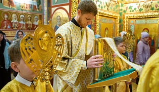 Архиепископ Юстиниан совершил Литургию в Казанском соборе Элисты 