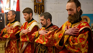 В день памяти Дмитрия Солунского архиепископ Юстиниан совершил Литургию в Софийском храме Элисты