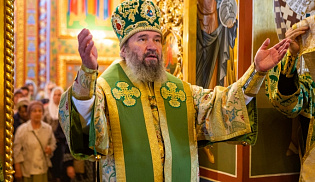 В праздник Входа Господня в Иерусалим архиепископ Юстиниан совершил Литургию в Казанском соборе Элисты