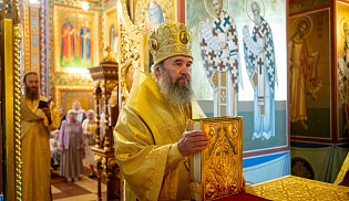 Архиепископ Юстиниан совершил Литургию в Казанском соборе Элисты 