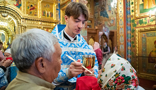 В праздник Рождества Пресвятой Богородицы архиепископ Юстиниан совершил Литургию в Казанском соборе Элисты