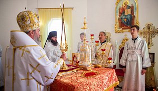 Архиепископ Юстиниан совершил Литургию в храме села Обильное