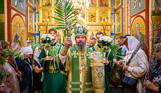 В праздник Входа Господня в Иерусалим архиепископ Юстиниан совершил Литургию в Казанском соборе Элисты