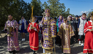В праздник Воздвижения архиепископ Юстиниан совершил Литургию в храме села Приютное 