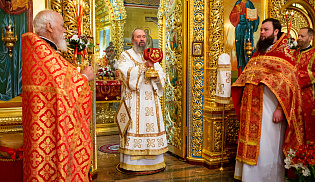 Во вторник Светлой седмицы архиепископ Юстиниан совершил Литургию в Казанском соборе Элисты 