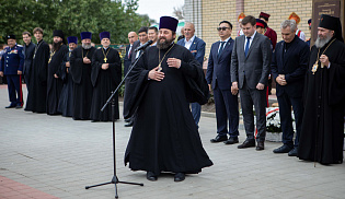 В Городовиковске открыли памятники Николаю II и цесаревичу Алексею