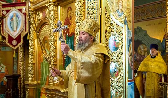 Архиепископ Юстиниан совершил Литургию в Казанском соборе Элисты 
