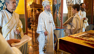 Архиепископ Юстиниан совершил Литургию в Казанском соборе Элисты