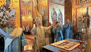 Архиепископ Юстиниан совершил Литургию в Казанском соборе Элисты 