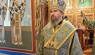 Архиепископ Юстиниан совершил Литургию в Казанском соборе Элисты 