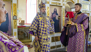 В праздник Воздвижения архиепископ Юстиниан совершил Литургию в храме села Приютное 