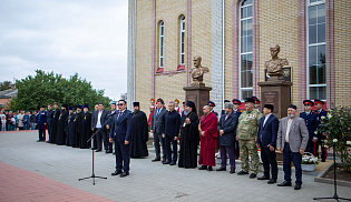 В Городовиковске открыли памятники Николаю II и цесаревичу Алексею