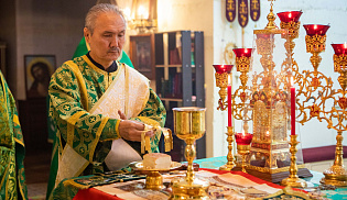В день преставления Сергия Радонежского архиепископ Юстиниан совершил Литургию в Софийском храме Элисты