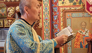 Архиепископ Юстиниан совершил Литургию в Казанском соборе Элисты 
