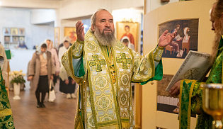 В день преставления Сергия Радонежского архиепископ Юстиниан совершил Литургию в Софийском храме Элисты