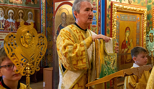 В праздник Рождества святителя Николая архиепископ Юстиниан совершил Литургию в Казанском соборе Элисты