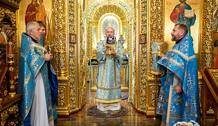 В праздник Покрова архиепископ Юстиниан совершил Литургию в Казанском соборе Элисты 