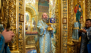 В праздник Покрова архиепископ Юстиниан совершил Литургию в Казанском соборе Элисты 