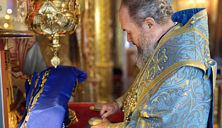 Архиепископ Юстиниан совершил Литургию в Казанском соборе Элисты 