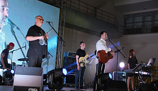 Дмитрий Певцов выступил в Элисте с благотворительным концертом