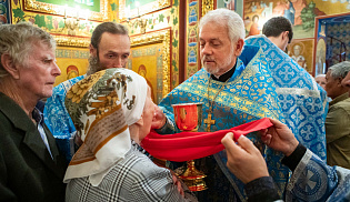 В праздник Рождества Пресвятой Богородицы архиепископ Юстиниан совершил Литургию в Казанском соборе Элисты