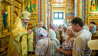 В праздник святых апостолов Петра и Павла архиепископ Юстиниан совершил Литургию в Казанском соборе Элисты 