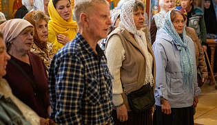 В праздник Покрова архиепископ Юстиниан совершил Литургию в Казанском соборе Элисты 