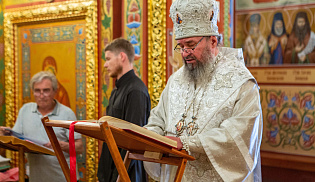 В канун праздника Вознесения архиепископ Юстиниан совершил всенощное бдение в Казанском соборе Элисты 