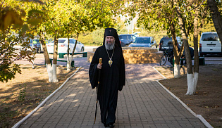 В день преставления Сергия Радонежского архиепископ Юстиниан совершил Литургию в Софийском храме Элисты
