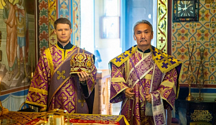 В великий четверг архиепископ Юстиниан совершил Литургию в Казанском соборе Элисты 