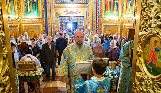 В праздник Рождества Богородицы архиепископ Юстиниан совершил Литургию в Казанском соборе Элисты 