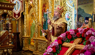 В праздник Всемирного Воздвижения архиепископ Юстиниан совершил Литургию в Казанском соборе Элисты 