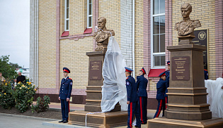 В Городовиковске открыли памятники Николаю II и цесаревичу Алексею