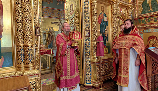 В праздник великомученика Пантелеимона архиепископ Юстиниан совершил Литургию в Казанском соборе Элисты 