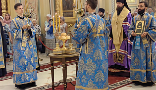 В канун празднования в честь иконы Божией Матери «Донская» архиепископ Юстиниан совершил всенощное бдение в Ростовском кафедральном соборе 