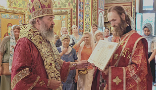 В праздник великомученика Пантелеимона архиепископ Юстиниан совершил Литургию в Казанском соборе Элисты 