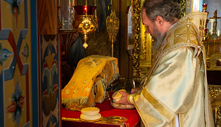 В праздник Рождества святителя Николая архиепископ Юстиниан совершил Литургию в Казанском соборе Элисты