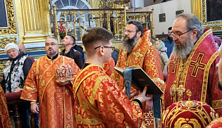 Архиепископ Юстиниан совершил Литургию в Свято-Успенском соборе Смоленска 